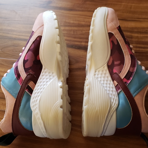 Jessica Carlyle Sawyer Platform Sneakers - Picture 9 of 13